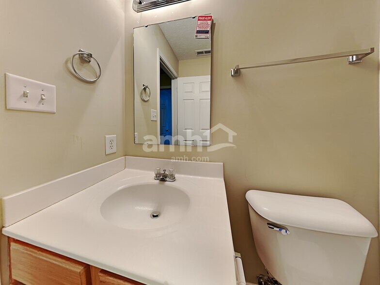 Building Photo - 881 Yellowwood Dr