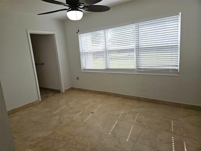 Building Photo - 6610 SW 26th St