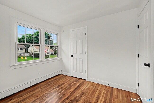 Building Photo - 44 Barmore Dr W