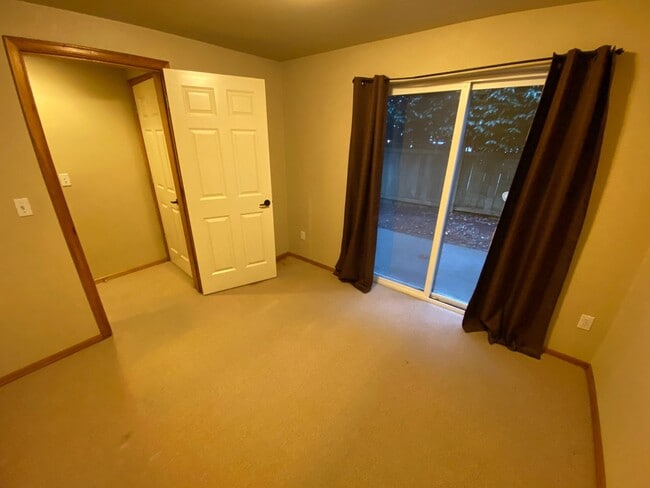 Building Photo - Appealing 3 bed / 1.5 bath townhouse in Greenwood/N Seattle