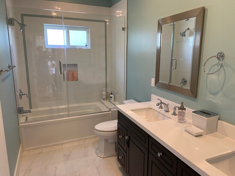 Building Photo - 4470 Stansbury Ave