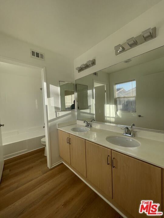 Building Photo - 121 Cancion Way