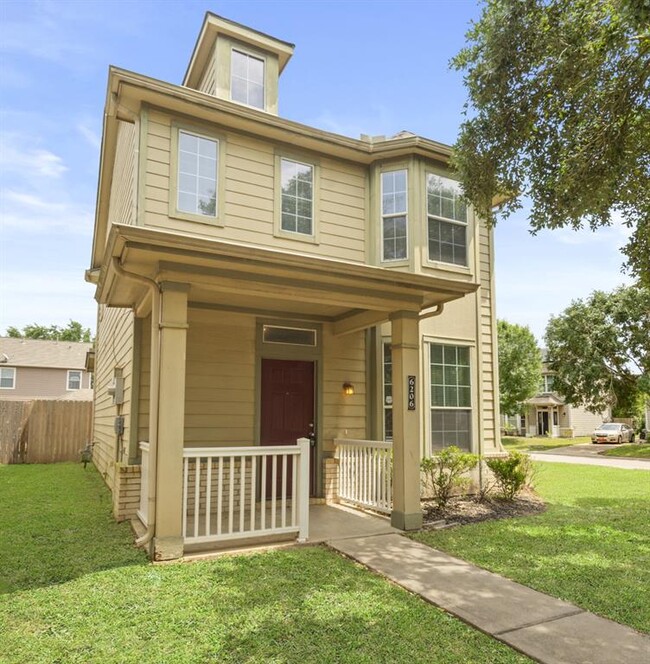 Building Photo - 6206 Scotchwood Dr