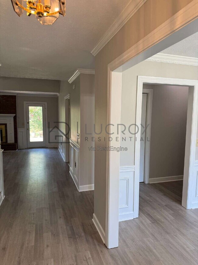 Building Photo - 33 Sandlewood Dr