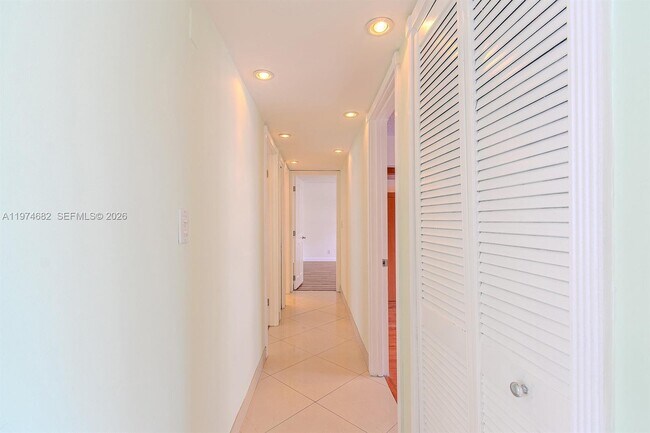 Building Photo - 121 Golden Isles Dr