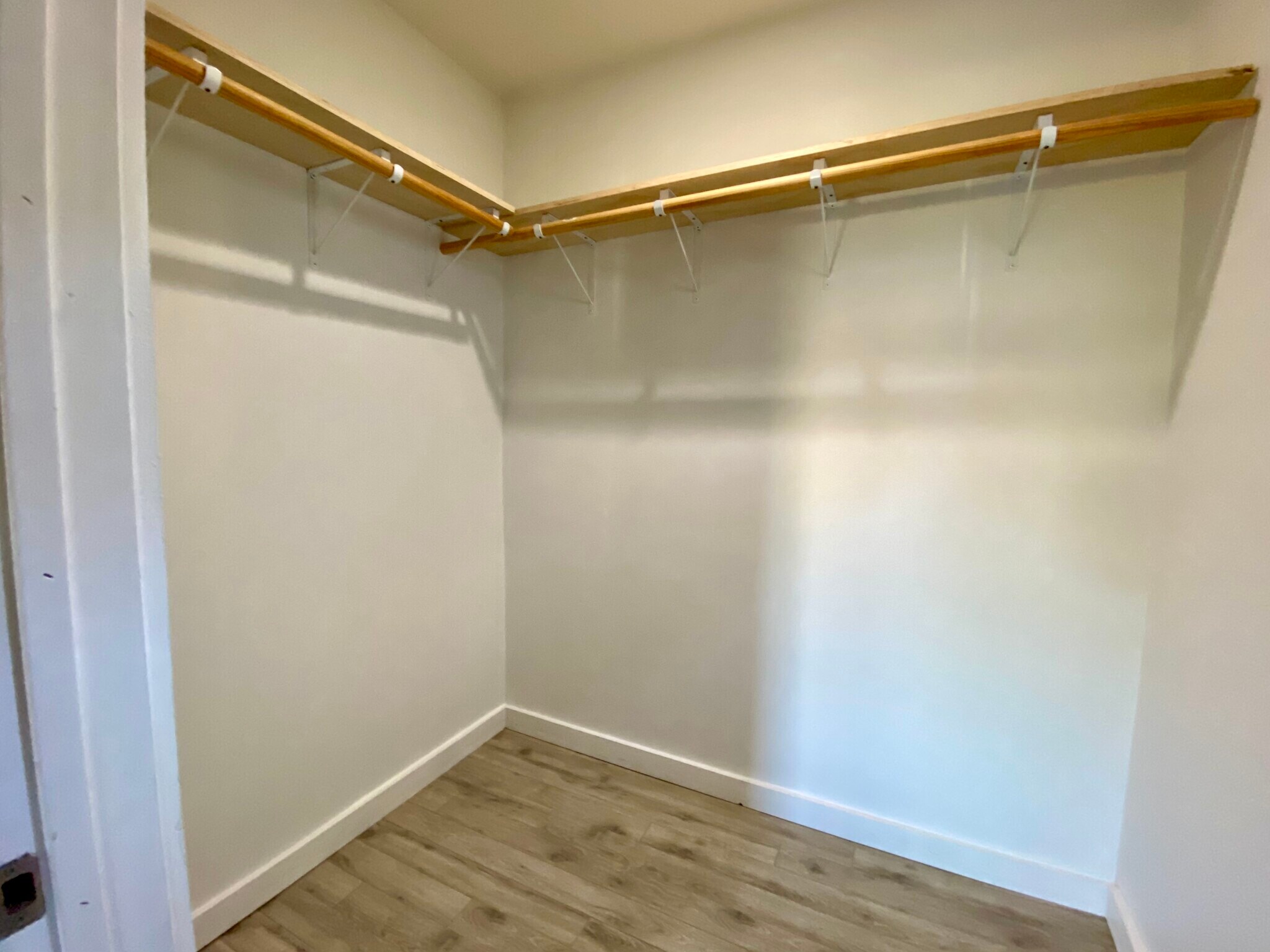 Building Photo - 1043 Sanborn Ave