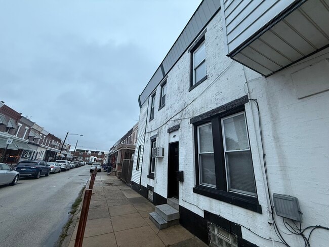 Primary Photo - 4441 Richmond St