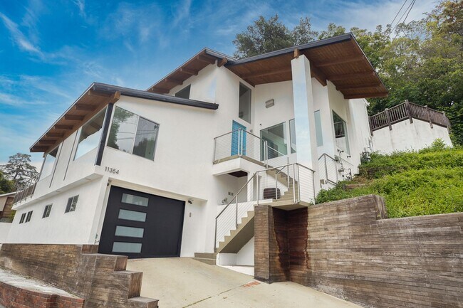 Building Photo - 11354 Sunshine Terrace