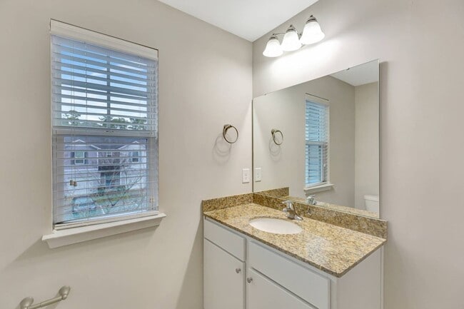 Building Photo - Lakeview Commons