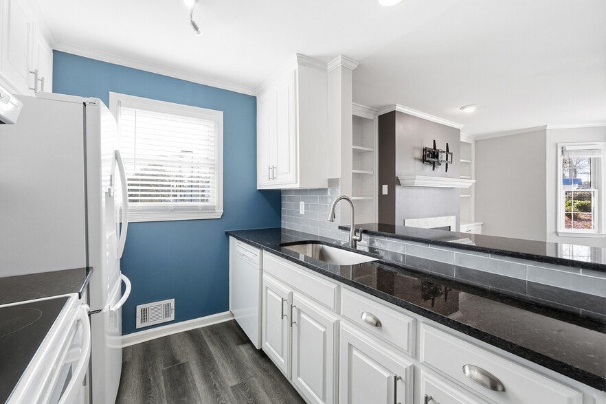 Building Photo - 2071 Defoors Ferry Rd NW