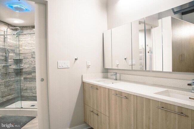 Building Photo - 1147-53-1153 N 4th St