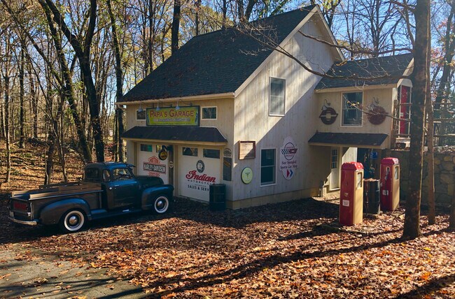 Building Photo - 142-170 Seventy Acre Rd