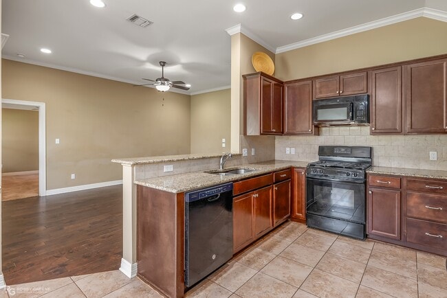 Building Photo - 1702 Avondale Ct