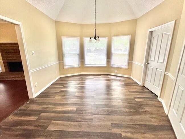 Building Photo - Now Leasing A Spacious 3-Bedroom 2 Bath Ho...
