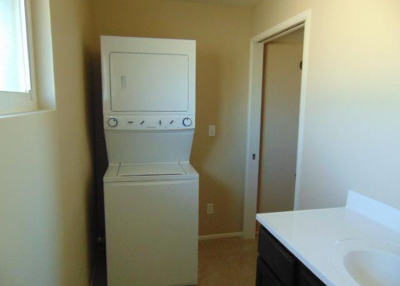 Building Photo - 524 W Fairway Dr