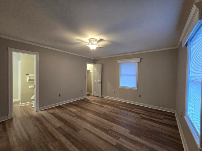 Building Photo - 2370 Wedgefield Rd