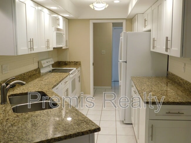 Building Photo - 1840 Oak Forest Dr W