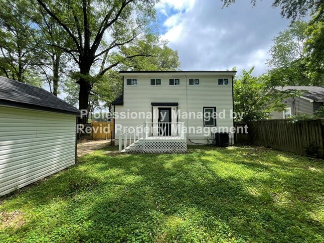 Building Photo - 1137 Catalina St