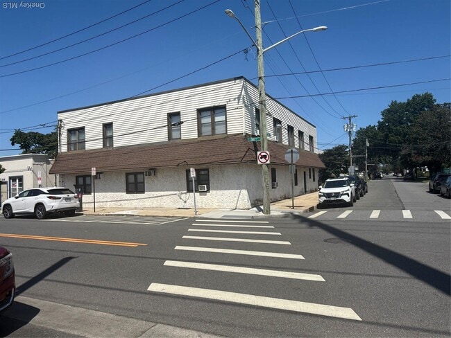 Building Photo - 1219 2nd Ave