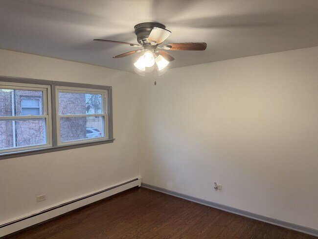 Building Photo - 15214 Woodlawn Ave