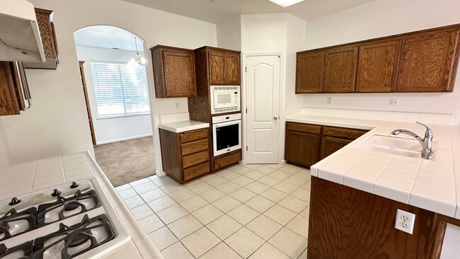 Building Photo - $2,795 Teague & Chestnut, 4 Bedroom Home -...
