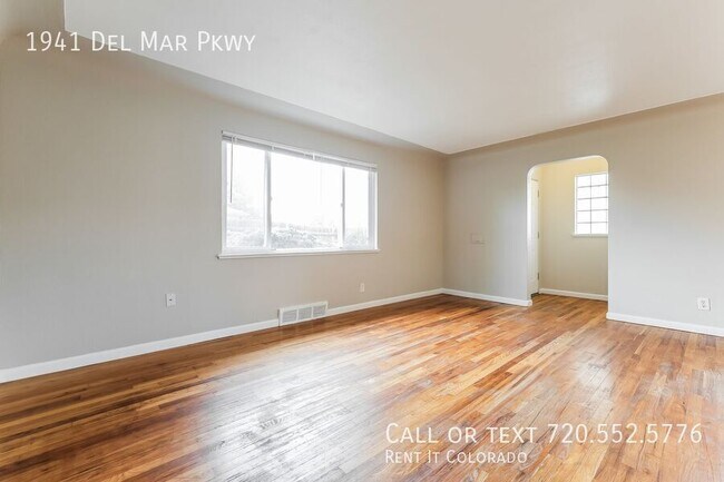 Building Photo - 1941 Del Mar Pkwy