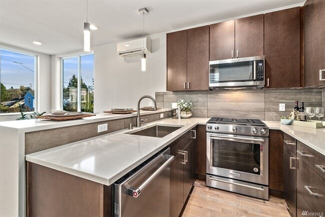 Building Photo - 3bd/2.25ba Seattle Townhome