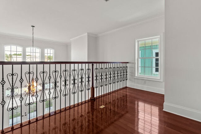 Building Photo - Crystal Water Home