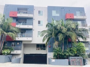 Building Photo - 5026 Rosewood Ave