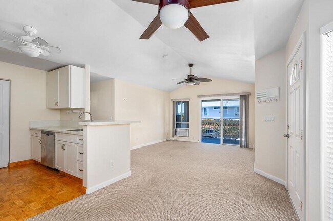 Building Photo - 2 Bedroom 2 Bathroom Upstairs Unit with Up...