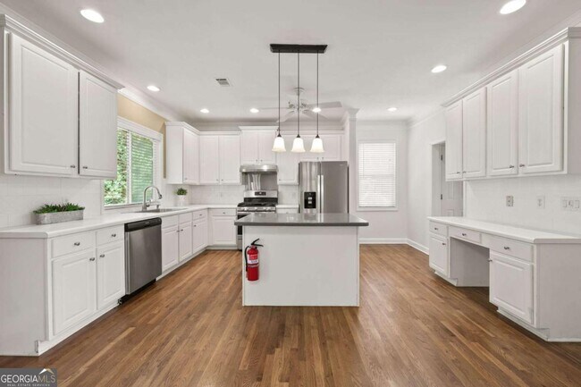 Building Photo - 10950 Kimball Crest Dr