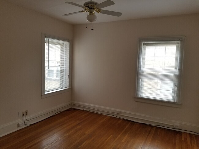 Building Photo - 2109 Village Dr