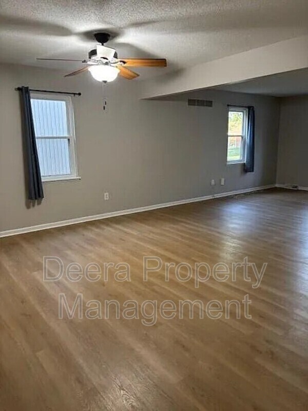 Building Photo - 9616 Hadley Dr