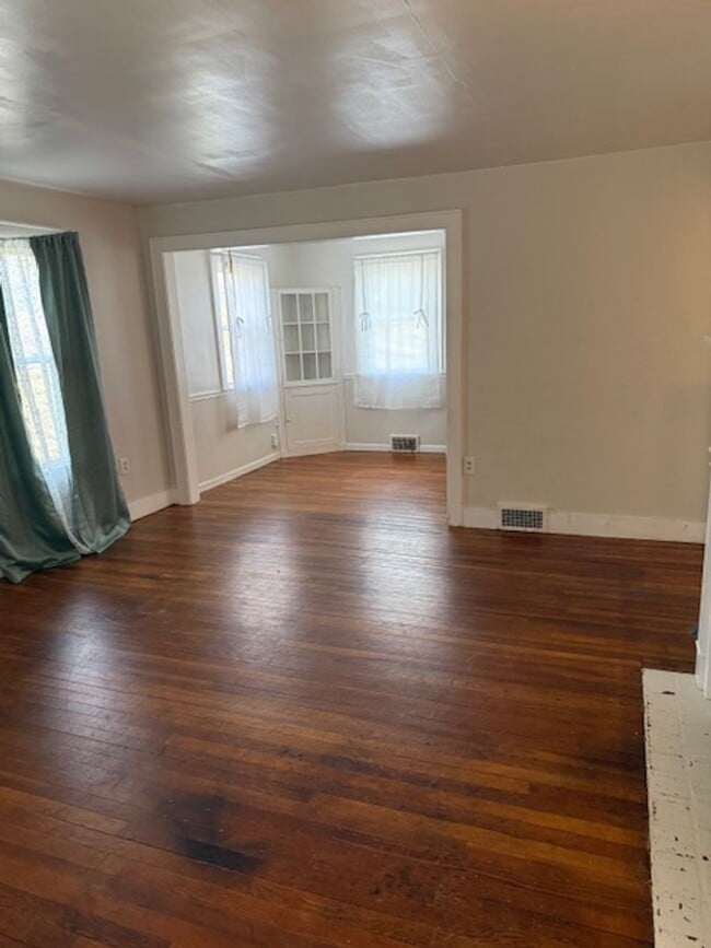 Building Photo - Make this your home 4Bedroom 2 bath home with one car garage $1550 per month