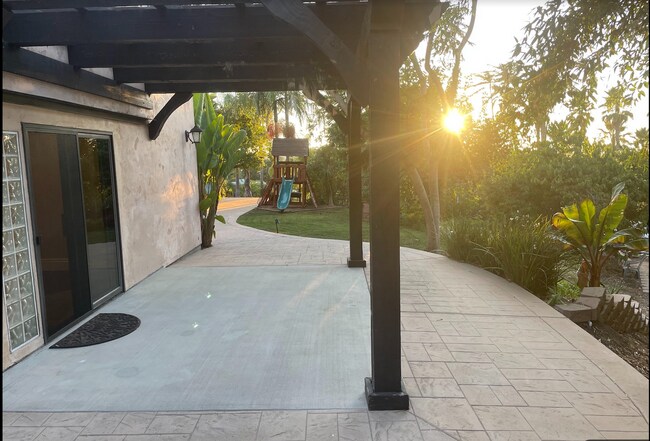 Building Photo - Call for your Private Showing! - Rent Ready September 1st