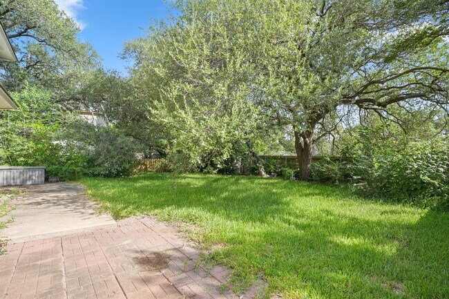 Building Photo - 17841 Park Valley Dr