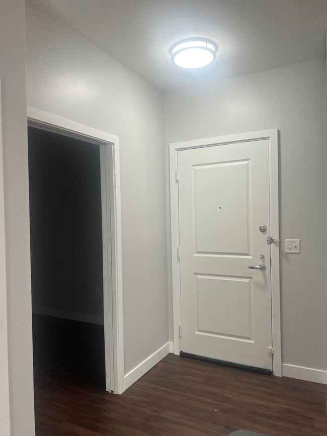 Building Photo - 1 BD/1BA + Den Condo in Silver Spring