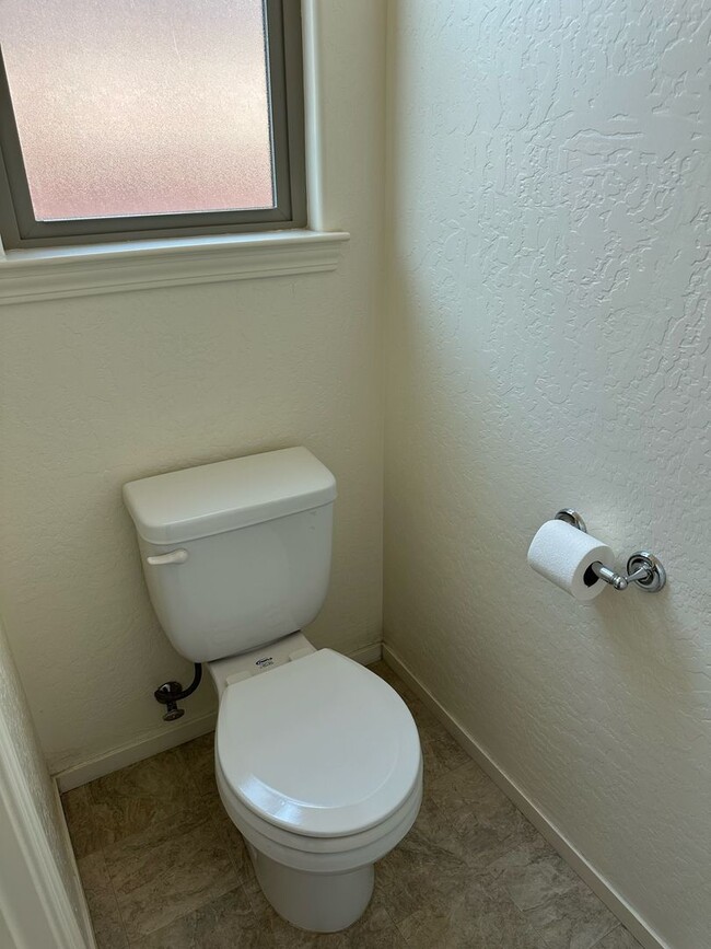 Building Photo - 318 S Wind Ct