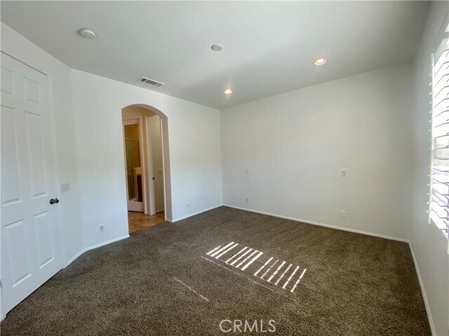 Building Photo - 2750 E Oak Hill Dr