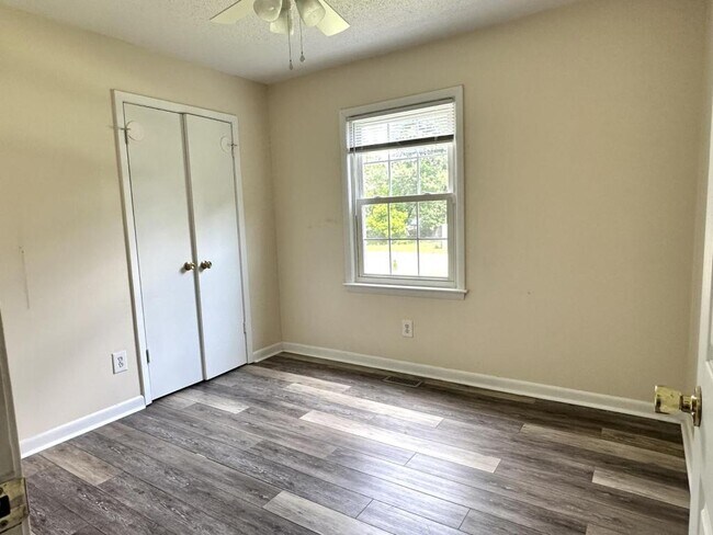 Building Photo - 246 Azalea Dr