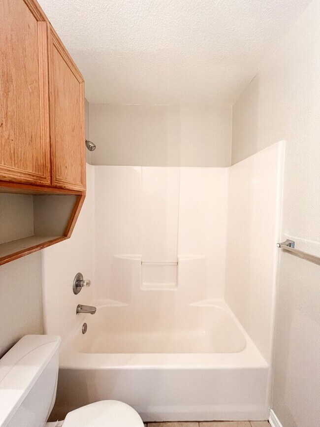 Building Photo - 3207 Raven Dr