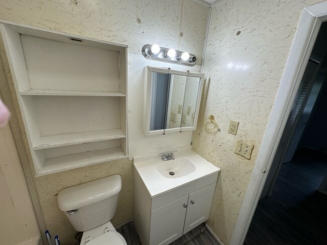 Building Photo - 920 Timberline Dr