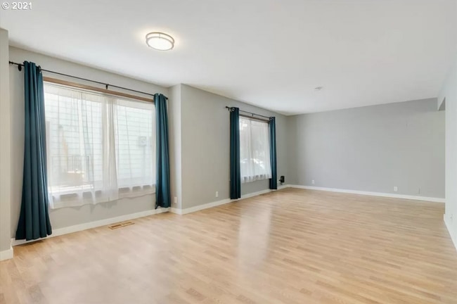 Building Photo - Tree House