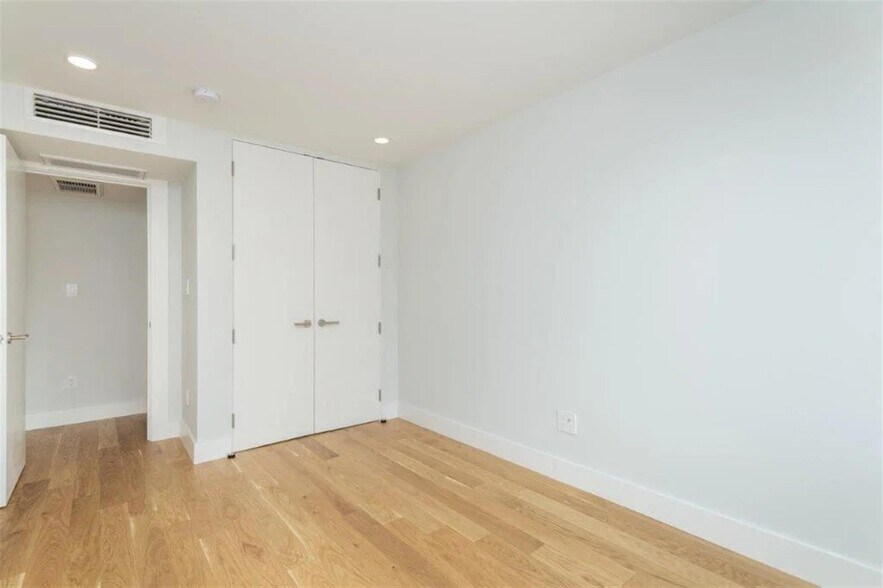 Building Photo - 335 Harvard St