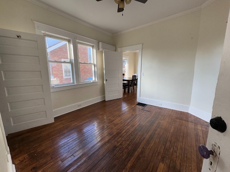 Building Photo - 1233 E Center St