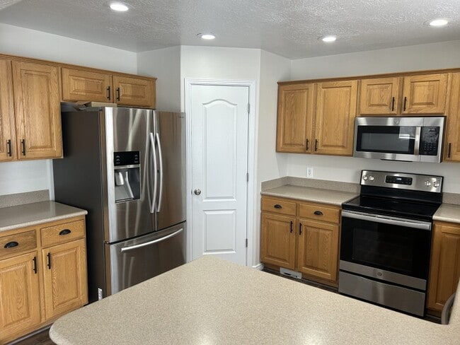Building Photo - 7497 Valley Maple Dr