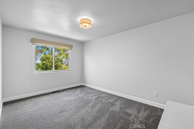 Building Photo - 1126 Laurel Ave