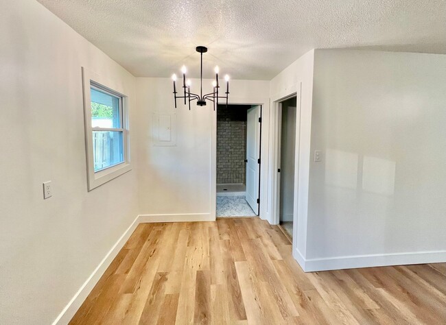 Building Photo - Pre Leasing 26-27 School Year! Newly Remodeled Home near KSU Football Stadium