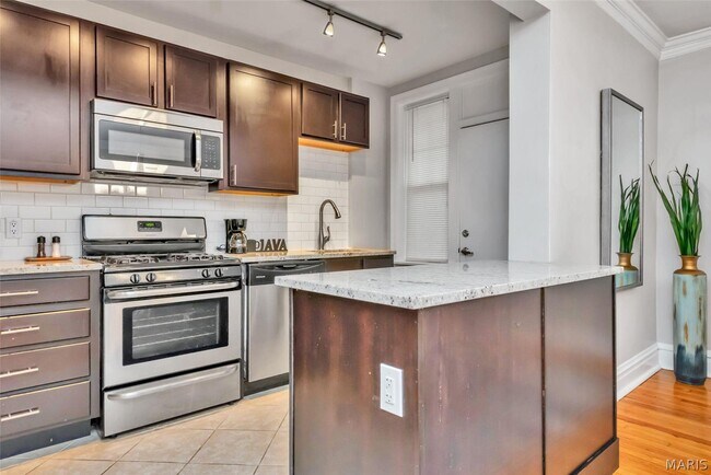 Building Photo - 7557 Buckingham Dr