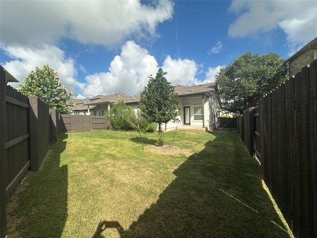 Building Photo - 600 C-Bar Ranch Trl
